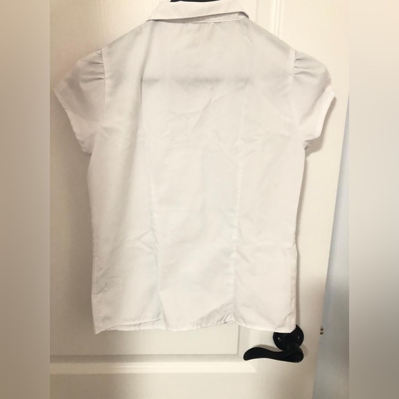 White top with collar - Picture 2 of 2